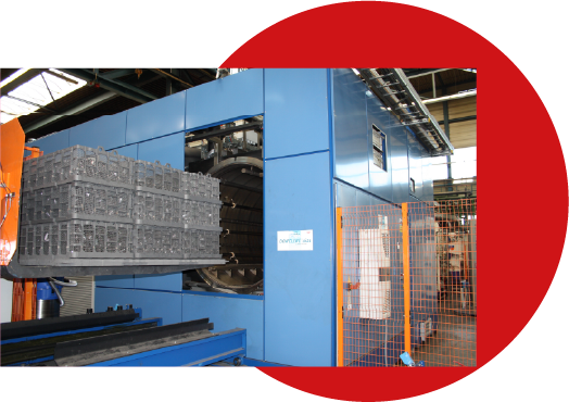 Alcohol or hydrocarbon cleaning systems with sealed chamber and efficient cycle