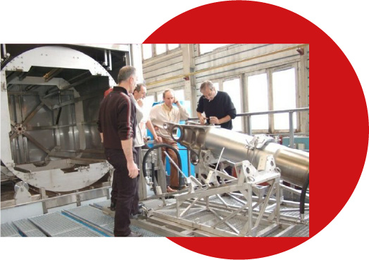 Parts washer with large working chamber