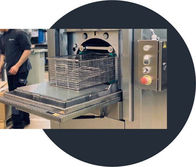 Compact spray drum washing system for light parts